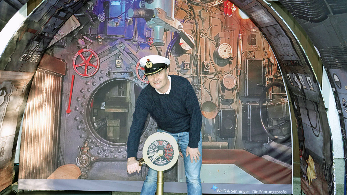 Tom Senninger in der U-Boot Kulisse